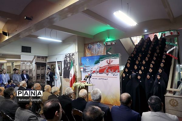 نواختن زنگ انقلاب در «مدرسه رفاه»