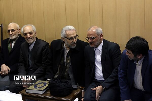نواختن گلبانگ انقلاب اسلامی با حضور وزیر آموزش و پرورش