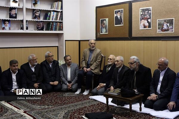 نواختن گلبانگ انقلاب اسلامی با حضور وزیر آموزش و پرورش