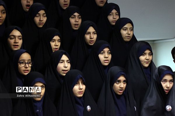 نواختن گلبانگ انقلاب اسلامی با حضور وزیر آموزش و پرورش