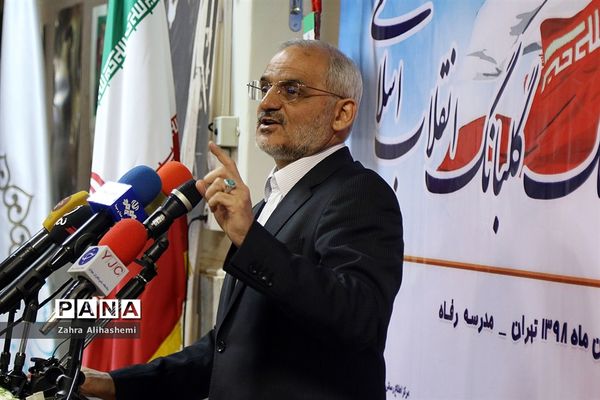 نواختن گلبانگ انقلاب اسلامی با حضور وزیر آموزش و پرورش