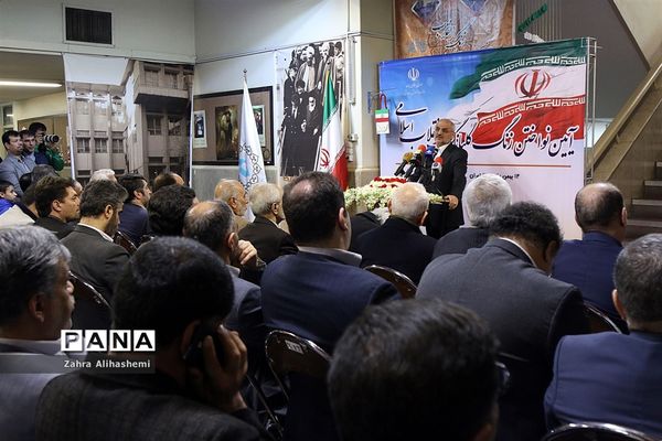 نواختن گلبانگ انقلاب اسلامی با حضور وزیر آموزش و پرورش