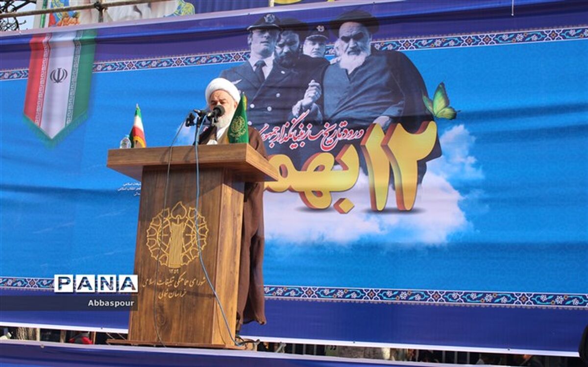 امام خمینی (ره) همانند آهنربا ی مغناطیسی ، طیف وسیعی از دل های شیفته عدالت ،آزادی و اعتماد به نفس را به خودش جذب کرد
