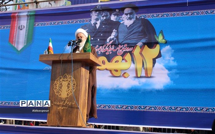 امام خمینی (ره) همانند آهنربا ی مغناطیسی ، طیف وسیعی از دل های شیفته عدالت ،آزادی و اعتماد به نفس را به خودش جذب کرد