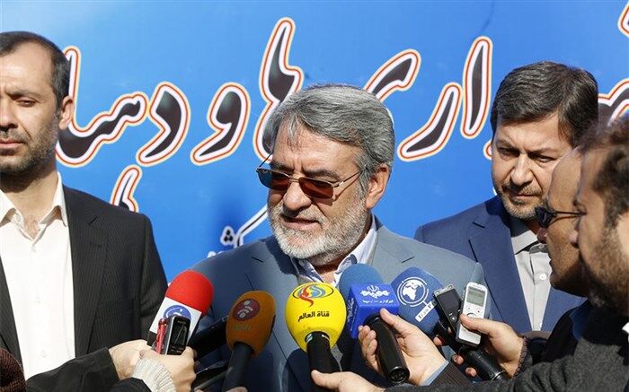 وزیر کشور: مردم اطلاعات ویروس «کرونا» را از رسانه‌های رسمی دریافت کنند