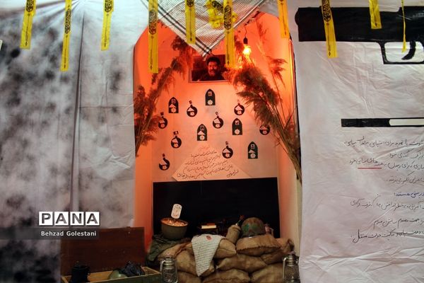 نمایشگاه انقلاب اتحادیه انجمن های اسلامی دانش آموزان آذربایجان غربی در ارومیه