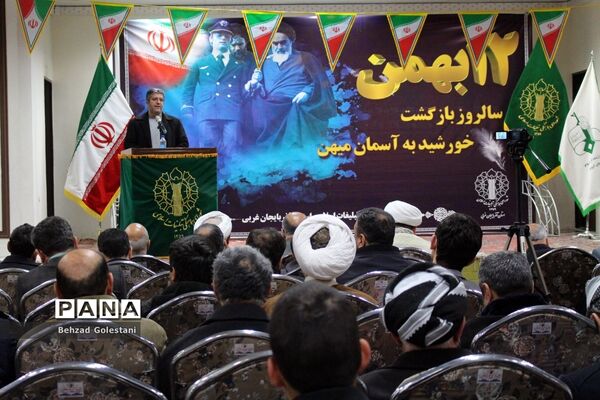 نمایشگاه انقلاب اتحادیه انجمن های اسلامی دانش آموزان آذربایجان غربی در ارومیه