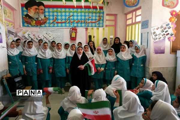 نواخته شدن زنگ انقلاب در مدارس نی ریز