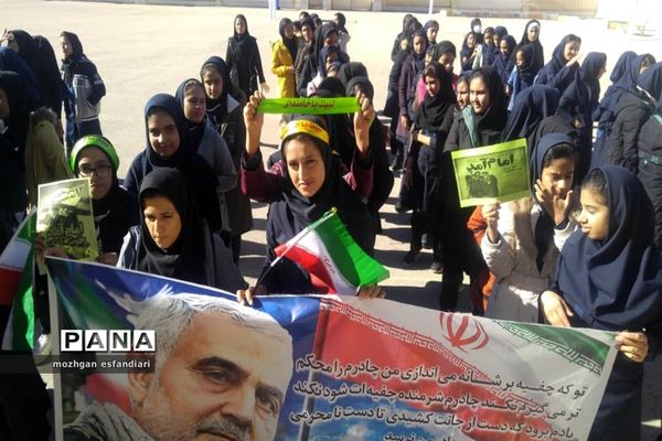 نواخته شدن زنگ انقلاب در مدارس نی ریز