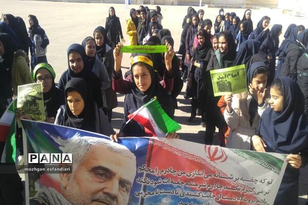 نواخته شدن زنگ انقلاب در مدارس نی ریز