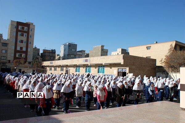 نواخته شدن  زنگ انقلاب در مدارس شهرری