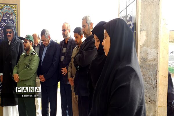 آیین غبارروبی و عطرافشانی مزارشهدای گمنام درشهرستان حمیدیه