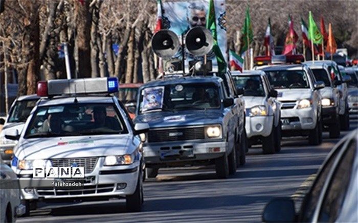 رژه خودرویی نیروهای مسلح به مناسبت آغاز دهه فجر در ابرکوه برگزار شد