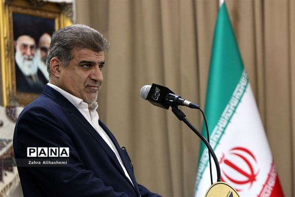 افتتاحیه هشتمین نمایشگاه دانش آموزی مدرسه انقلاب  در منطقه5