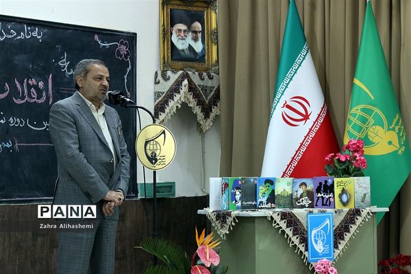 افتتاحیه هشتمین نمایشگاه دانش آموزی مدرسه انقلاب  در منطقه5