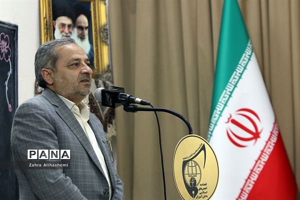 افتتاحیه هشتمین نمایشگاه دانش آموزی مدرسه انقلاب  در منطقه5