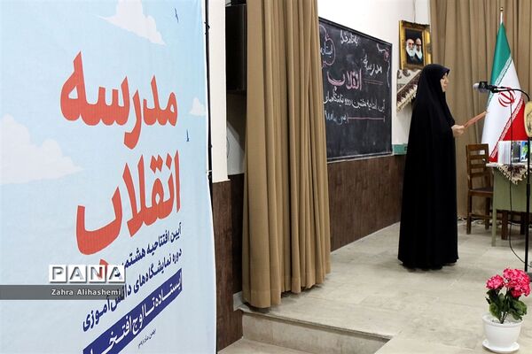 افتتاحیه هشتمین نمایشگاه دانش آموزی مدرسه انقلاب  در منطقه5