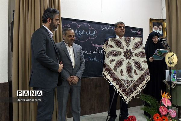 افتتاحیه هشتمین نمایشگاه دانش آموزی مدرسه انقلاب  در منطقه5
