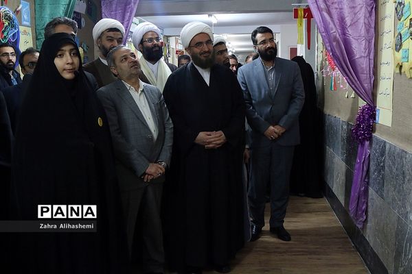 افتتاحیه هشتمین نمایشگاه دانش آموزی مدرسه انقلاب  در منطقه5