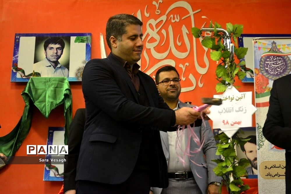 زنگ انقلاب اسلامی در مدارس شهرستان شهریار به صدا در آمد