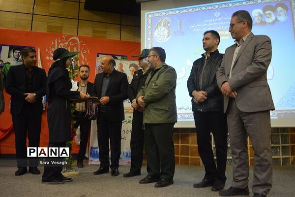 زنگ انقلاب اسلامی در مدارس شهرستان شهریار به صدا در آمد
