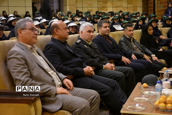 زنگ انقلاب اسلامی در مدارس شهرستان شهریار به صدا در آمد