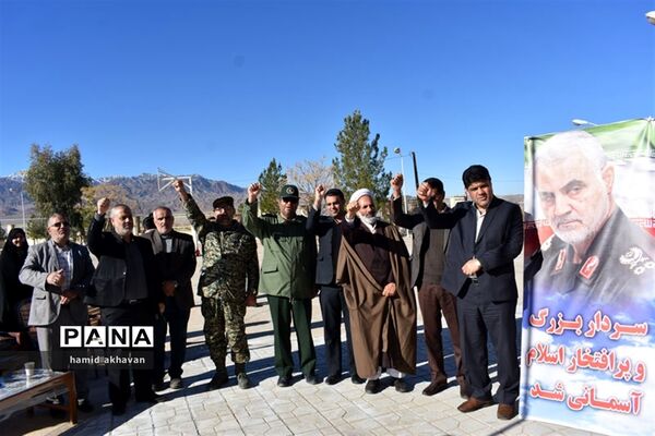 نواختن زنگ گلبانگ انقلاب در مدارس  بهاباد