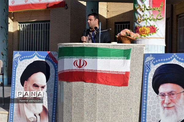 نواختن زنگ گلبانگ انقلاب در مدارس  بهاباد