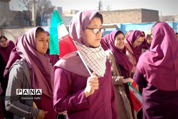زنگ انقلاب در مدارس چهاردانگه طنین انداز شد