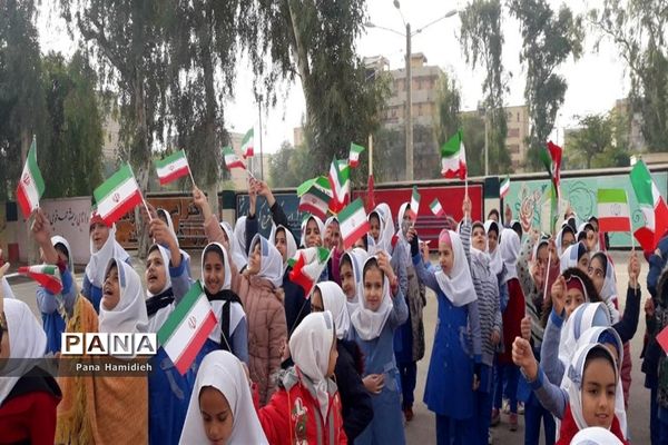 نواختن طنین زنگ انقلاب درمدارس شهرستان حمیدیه