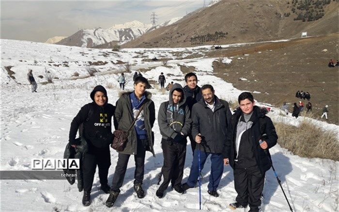کوهنوردی  به مناسبت ایام دهه فجرآموزشگاه بهبهانی منطقه12