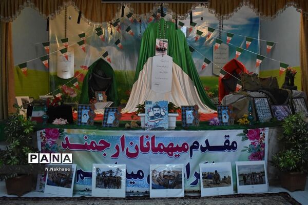یادآوره لاله های روشن شهیدعباسعلی قاسمی اول در هنرستان انقلاب اسلامی