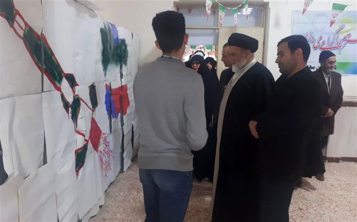 افتتاح نمایشگاه انقلاب در آموزشگاه سعدی