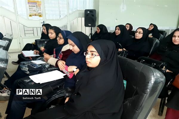 برگزاری کارگاه تفکر و سواد رسانه وآموزش عکاسی درشهرستان حمیدیه