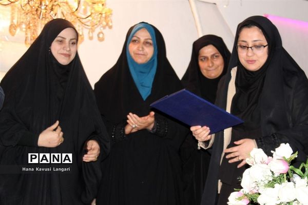 تجلیل از دانش‌آموزان برتر دبیرستان اسرم