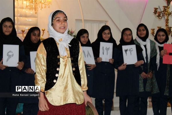 تجلیل از دانش‌آموزان برتر دبیرستان اسرم