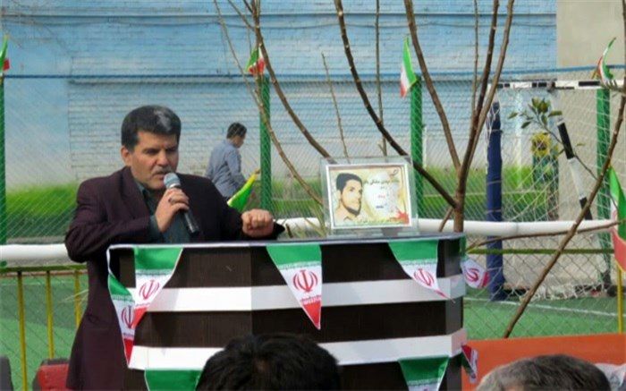 افتتاح چمن مصنوعی در دبستان پسرانه شهید مشکی باف