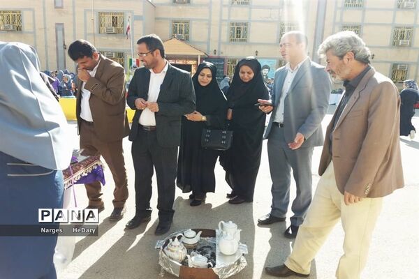 جشنواره خوارزمی  با محور بازارچه کارآفرینی آموزشگاه شهید ابوالحسنی شهرستان امیدیه