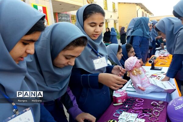 جشنواره خوارزمی  با محور بازارچه کارآفرینی آموزشگاه شهید ابوالحسنی شهرستان امیدیه