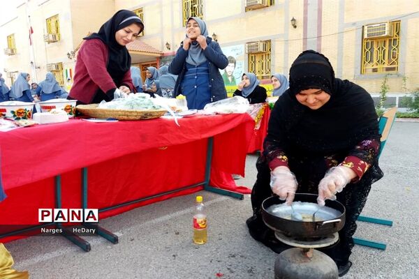 جشنواره خوارزمی  با محور بازارچه کارآفرینی آموزشگاه شهید ابوالحسنی شهرستان امیدیه