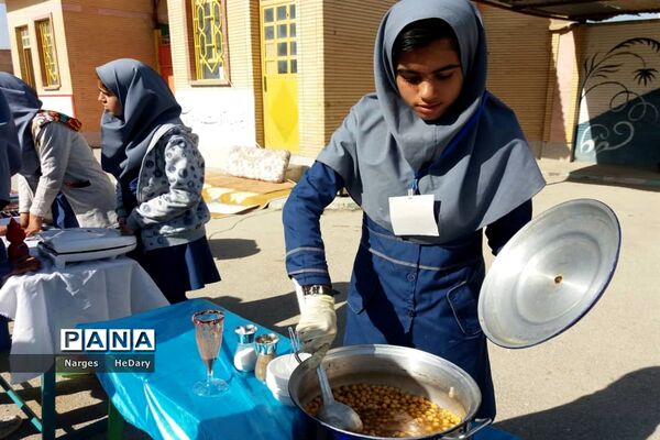 جشنواره خوارزمی  با محور بازارچه کارآفرینی آموزشگاه شهید ابوالحسنی شهرستان امیدیه