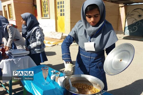 جشنواره خوارزمی  با محور بازارچه کارآفرینی آموزشگاه شهید ابوالحسنی شهرستان امیدیه