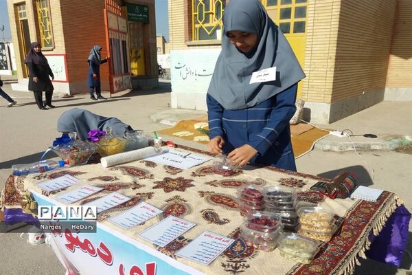 جشنواره خوارزمی  با محور بازارچه کارآفرینی آموزشگاه شهید ابوالحسنی شهرستان امیدیه