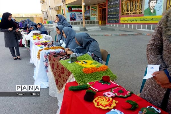 جشنواره خوارزمی  با محور بازارچه کارآفرینی آموزشگاه شهید ابوالحسنی شهرستان امیدیه