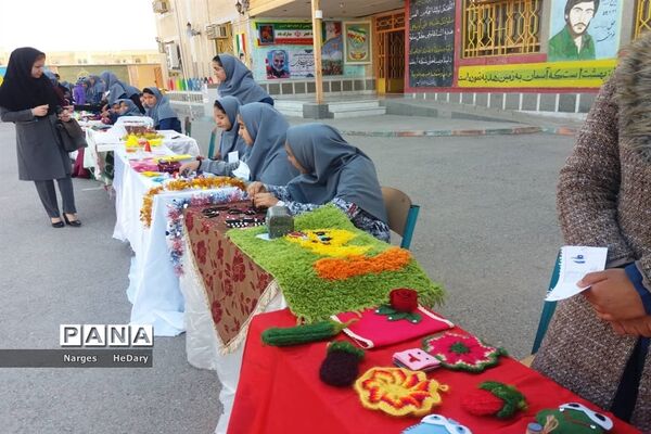 جشنواره خوارزمی  با محور بازارچه کارآفرینی آموزشگاه شهید ابوالحسنی شهرستان امیدیه