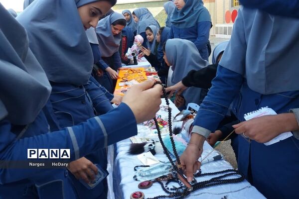 جشنواره خوارزمی  با محور بازارچه کارآفرینی آموزشگاه شهید ابوالحسنی شهرستان امیدیه