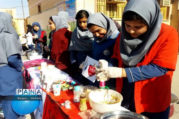 جشنواره خوارزمی  با محور بازارچه کارآفرینی آموزشگاه شهید ابوالحسنی شهرستان امیدیه