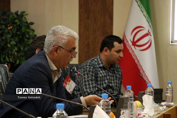 نشست هم اندیشی مدیرکل صداو سیمای خوزستان با مدیران رسانه ها