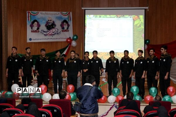 مرضیه هاشمی خبرنگار پرس تی وی در ویژه برنامه «لاله های روشن» قزوین