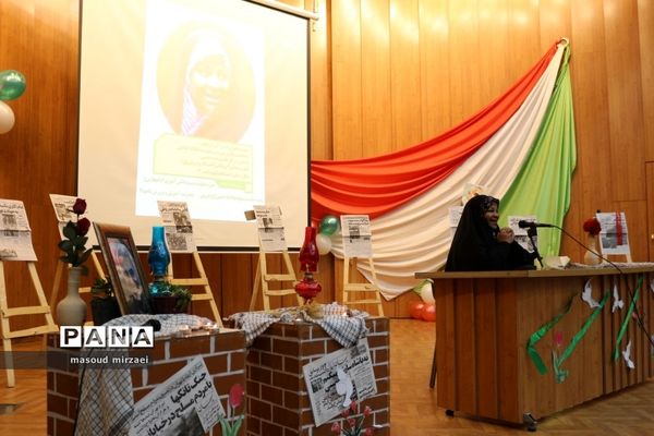 مرضیه هاشمی خبرنگار پرس تی وی در ویژه برنامه «لاله های روشن» قزوین